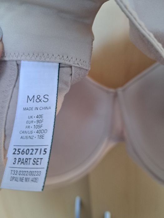 Biustonosz w rozmiarze 90 F