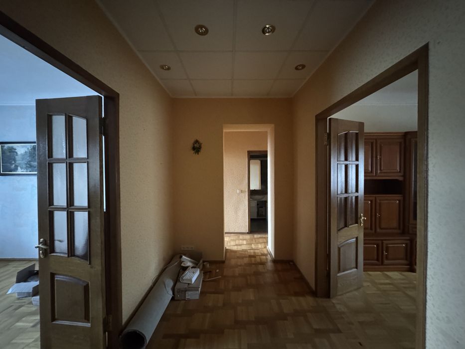 Продам 4 комн квартиру