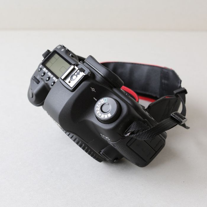 Canon EOS 5D Mark II - bardzo ładny stan + 2 x CF SanDisk 4GB