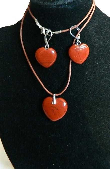 Trzy serduszka, moikait czerwony, zestaw biżuterii w srebrze