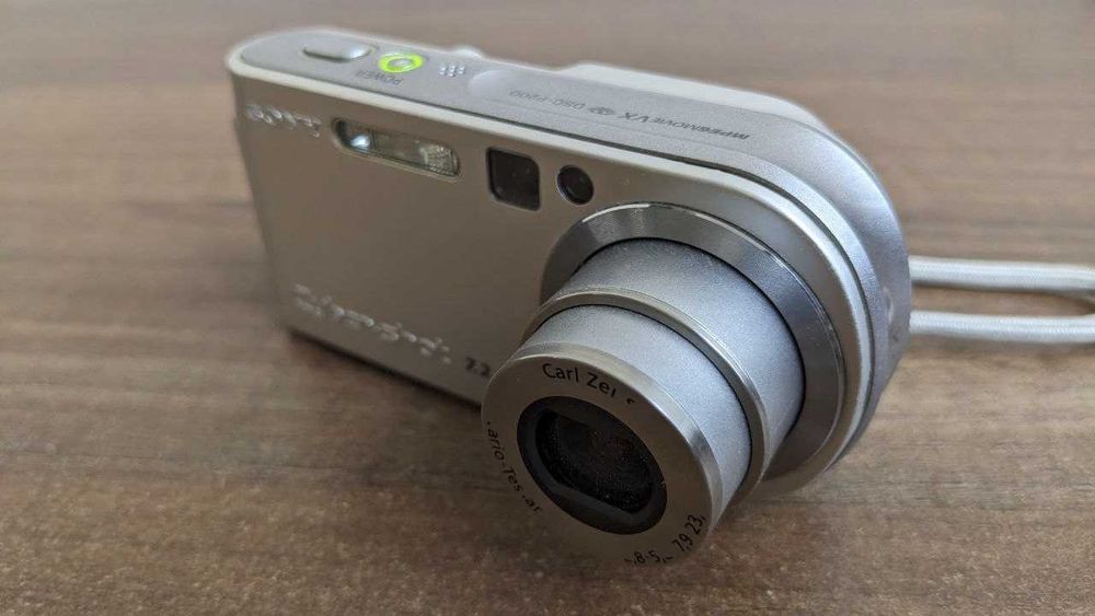Фотоапарат Sony Cyber-shot DSC-P200