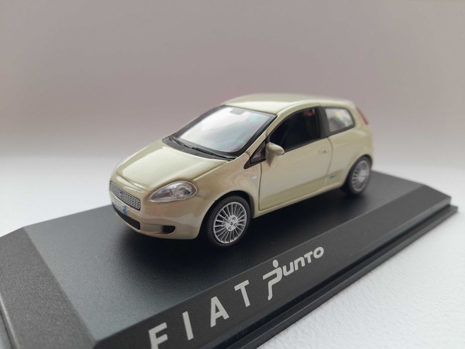 Коллекционная модель Norev Fiat Punto, 1/43