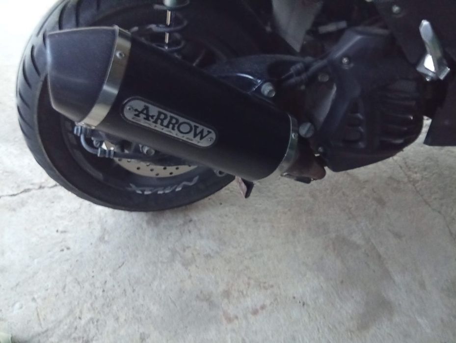 Vendo  mota YAMAHA  nmax, muito bem estimada