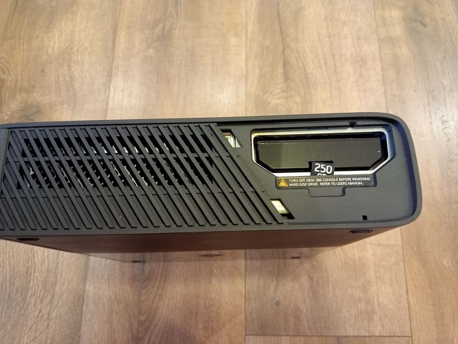 Xbox 360 Slim E - RGH (40 gier)
