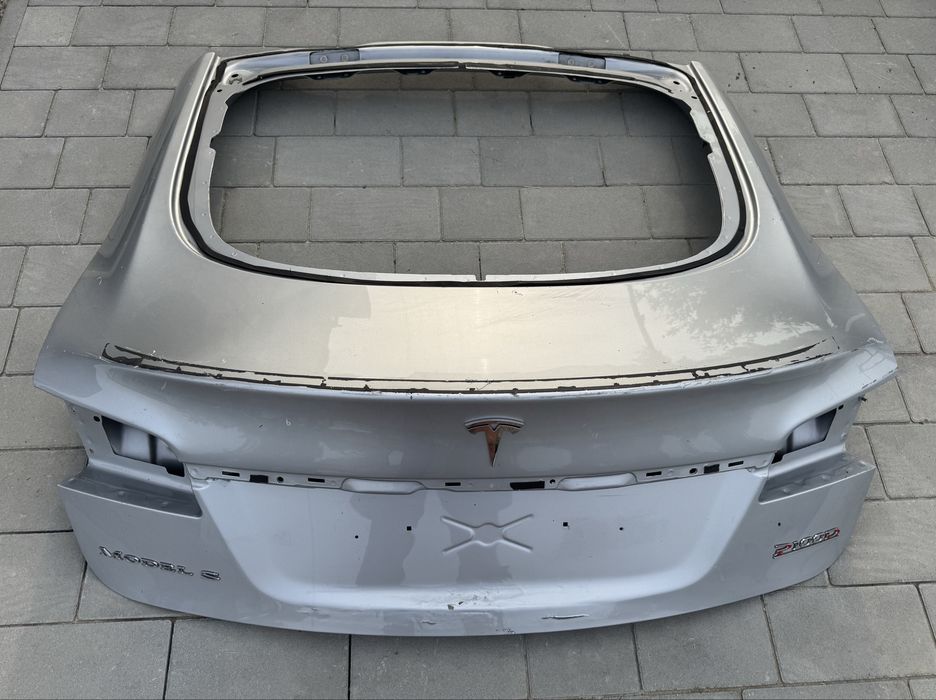 Tesla Model S кришка багажника