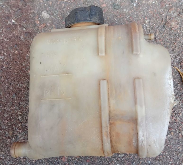 Продам з/ч расширительный бачок. Б/У.