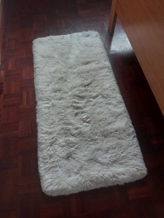 2 Tapetes de quarto brancos
