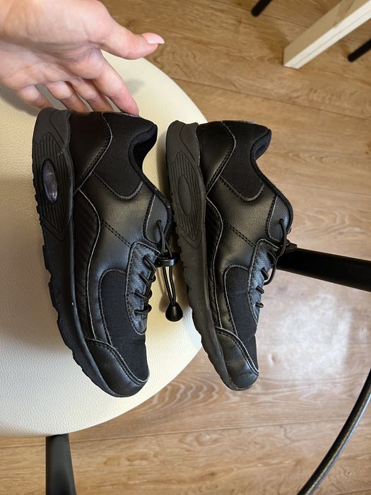 Чёрные Кроссовки Fila  36р. 22 см стелька. Оригинал