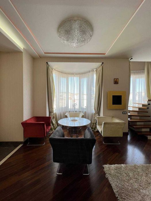 Продаж квартири в центрі з паркінгом