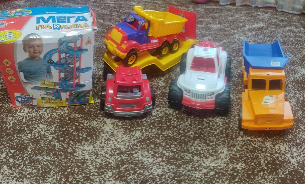 Продам іграшкові авто пластик ціна за все