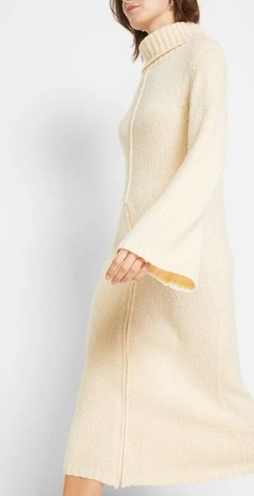 Długi sweter do noszenia na różne sposoby