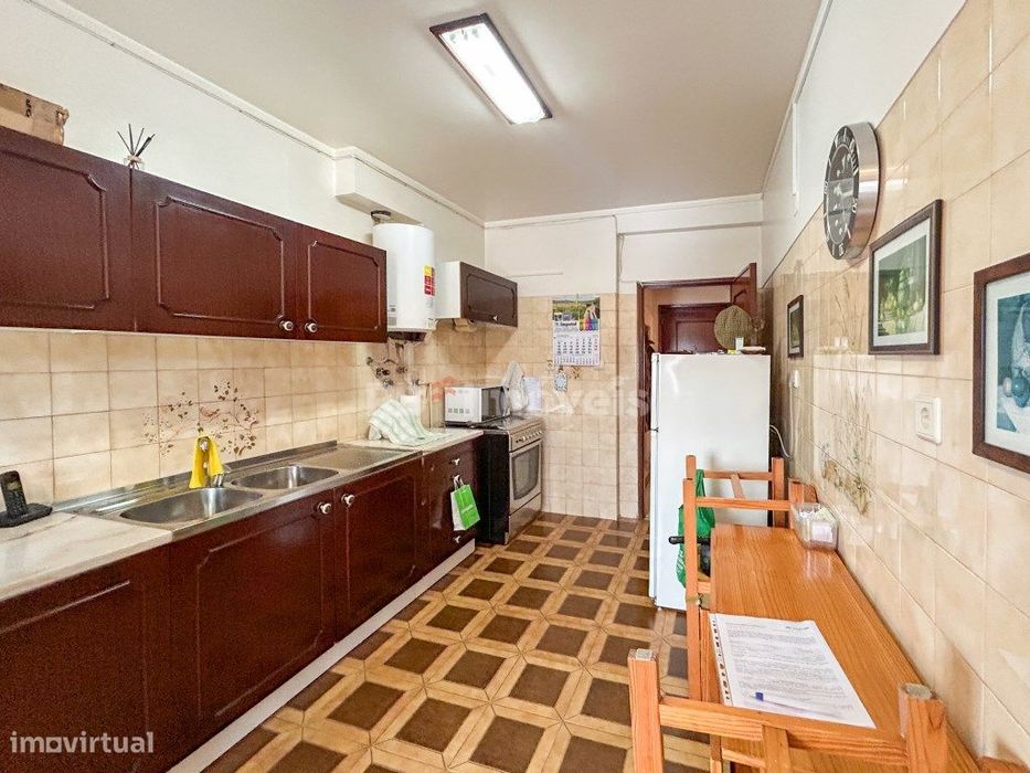 Apartamento T3 c/ arrecadação no sótão e acesso 2 elevadores - Cent...