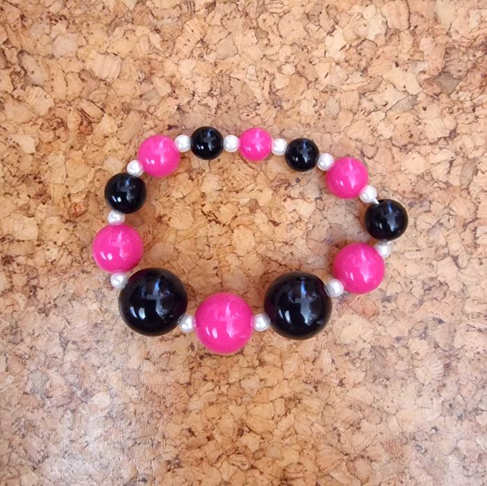 Pulseira tricolor rosa, preta e branca