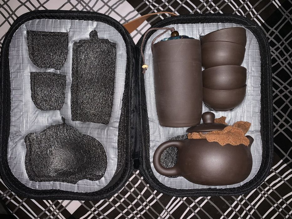 Набір керамічного посуду для чайної церемонії з чайником