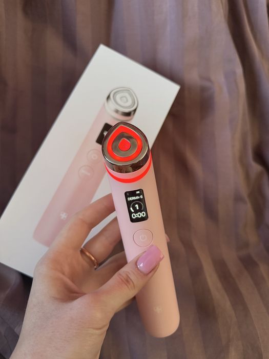 Устройство для домашнего ухода за кожей 6 в 1 Medicube AGE-R Booster Pro, Pink