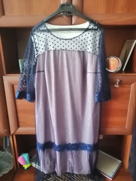 В продажі 5 суконь в дуже гарному стані!