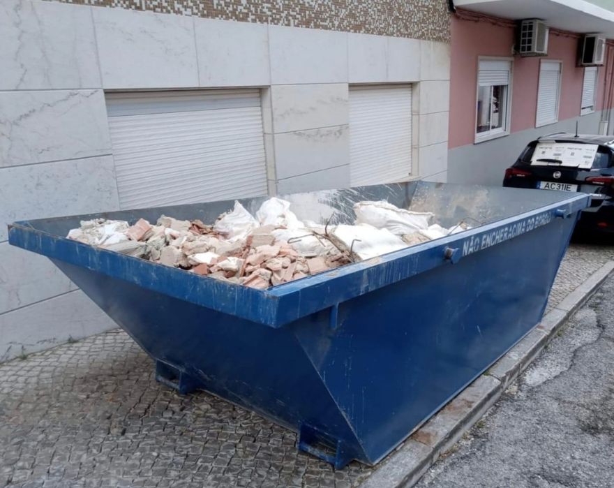 GRÂNDOLA COMPORTA e CARVALHAL contentores p/ recolha de entulho e lixo