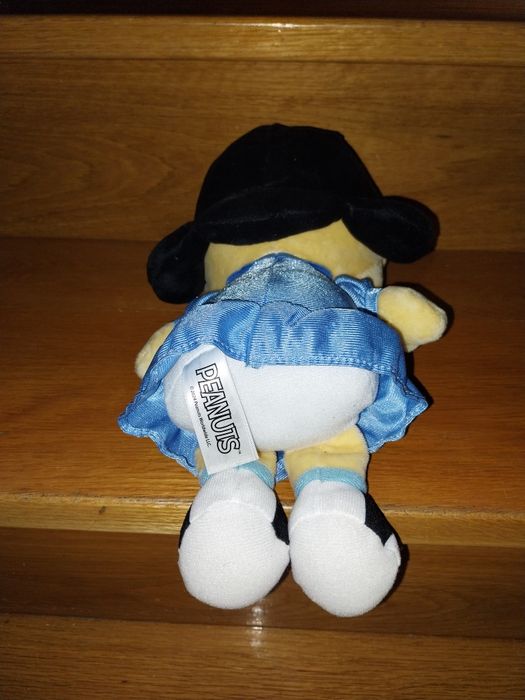 Lucy Van Pelt - Peluche Snoopy