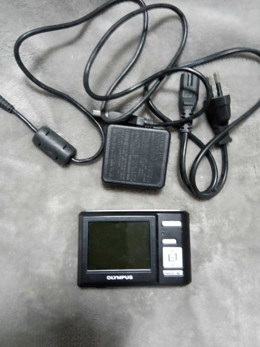 продам цифровий фотоапарат Olimpus T 100