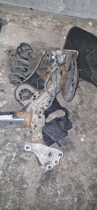 Astra k v hatchback belka zawieszenia tyl