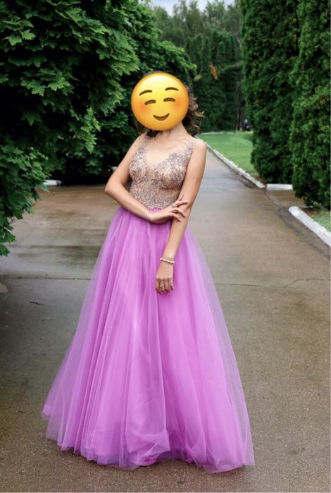 Випускна сукня, корсетом вишитим