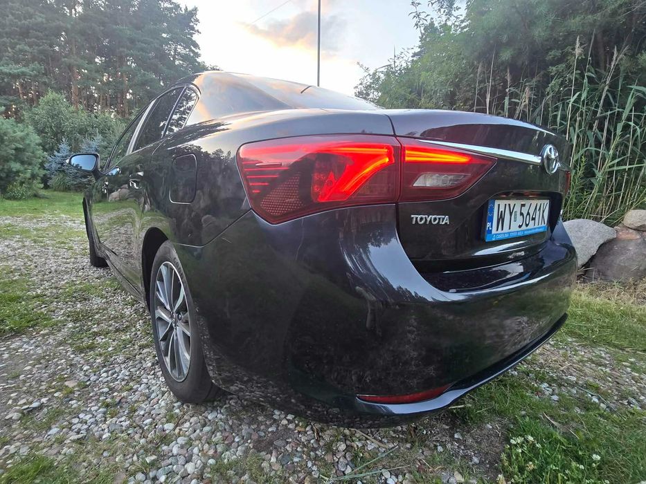 toyota avensis 2016