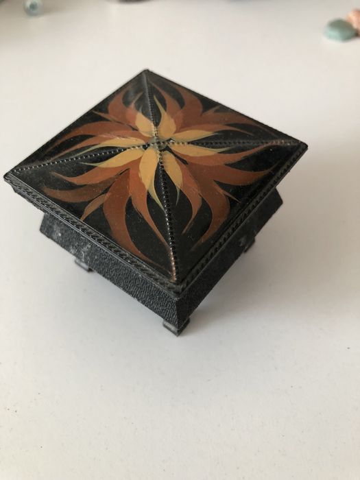 Pudełko kuferek z laki