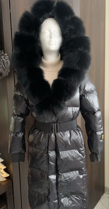 Plaszcz puchowy z kapturem obszytym lisem naturalnym