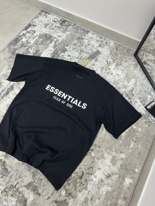 Футболка Essentials