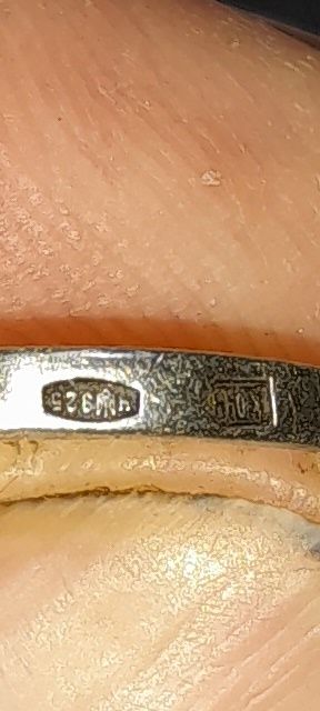 Продам серебряне кільце.
