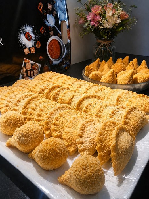 Salgados,doces e bolos