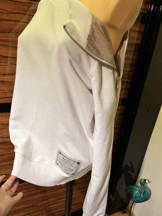 Nowa biala bluza By o la la S/M zamek, bezowa