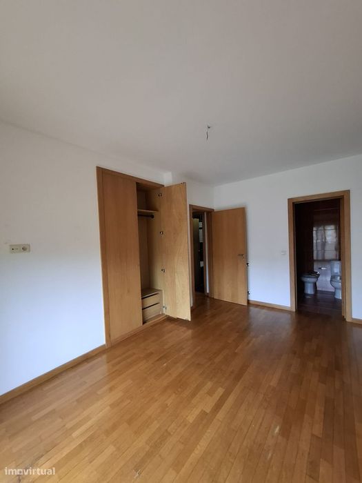 Apartamento para Arrendamento em Excelente Estado