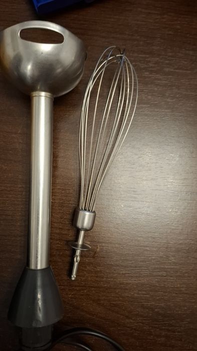 Робочий блендер ручний не має деталі