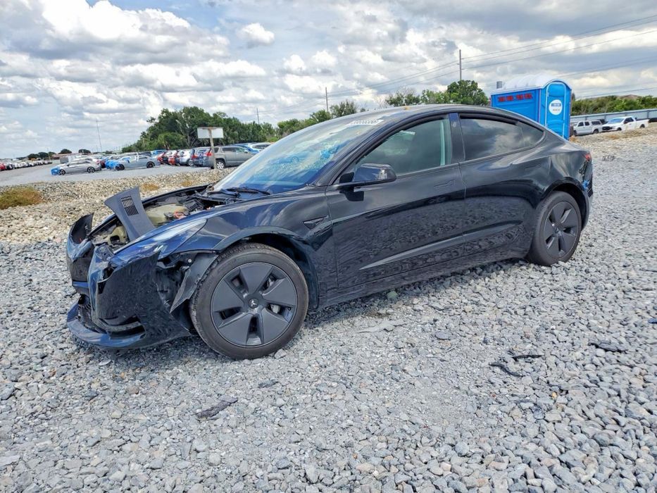 Tesla model 3 23рік 32тис км