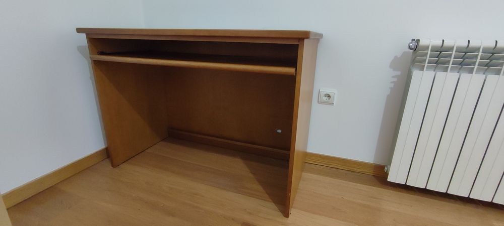 Conjunto secretária + cadeira de escritório