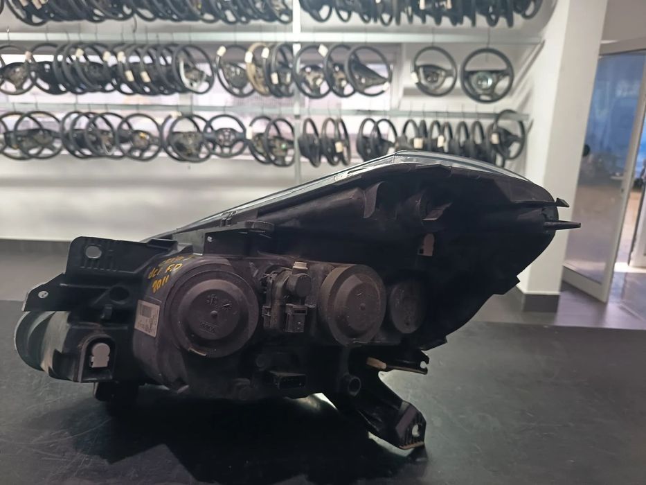 FarolFrt Drt Renault Clio 2009-2012 Ref: 260104392R