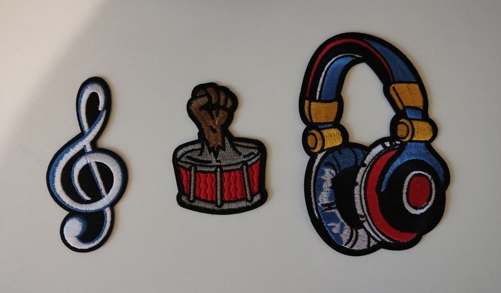 Naprasowanki , naszywki muzyczne na koszulkę bluzę plecak itp.