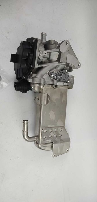 Zawór EGR Audi A4 B8 A5 8T Q5 8R 2.0 TDI