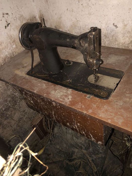 Продам швейну машинку