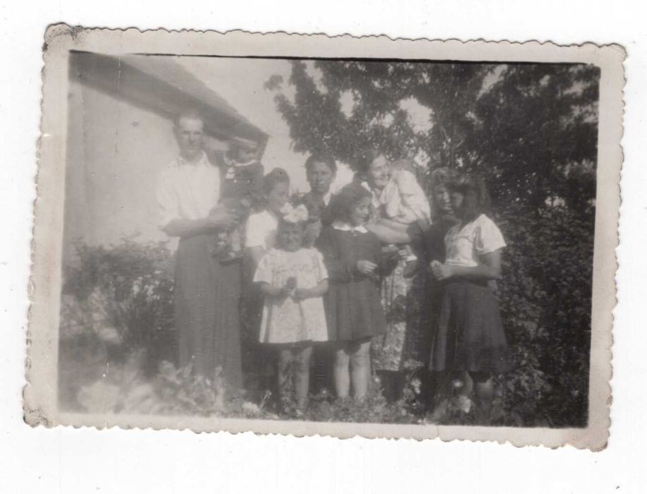 Stare zdjęcie rodzina dzieci marynarz wieś ogród retro vintage pamiątka kolekcjonerska fot0125