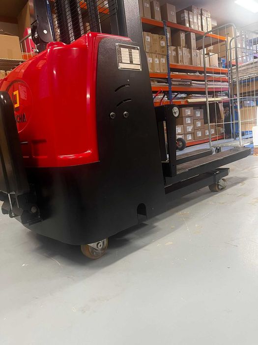 Stacker Elétrico Profissional – 1500kg / 3 Metros de Elevação – Novo (Modelo 2026) com Capacidade de Rampa