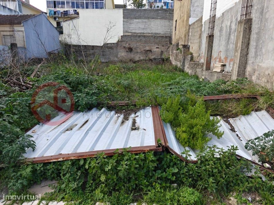 Terreno para construção de moradia isolada, na Pontinha