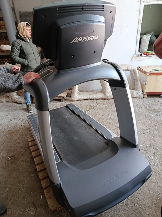 Life Fitness 95Ti  Професійна бігова доріжка | Клубна | 180 кг