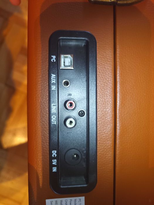 Sprzedam gramofon retro Nostalgy by Auna w walizkowej obudowie.