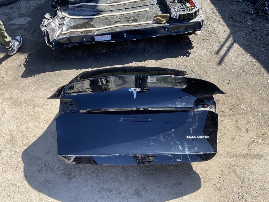 Кришка багажника, ляда Tesla Model Y 20- гола зі склом PMNG