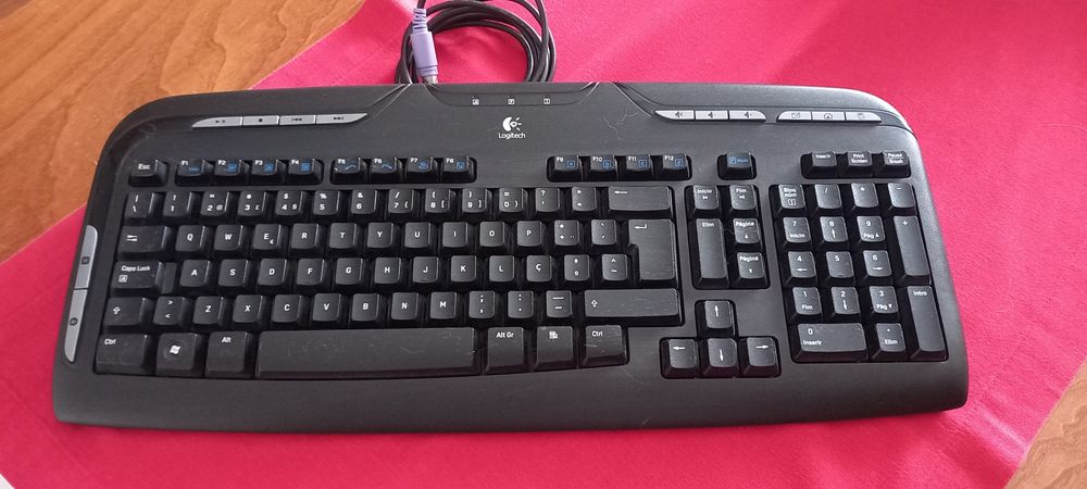 Teclado Logitech437116191596892161