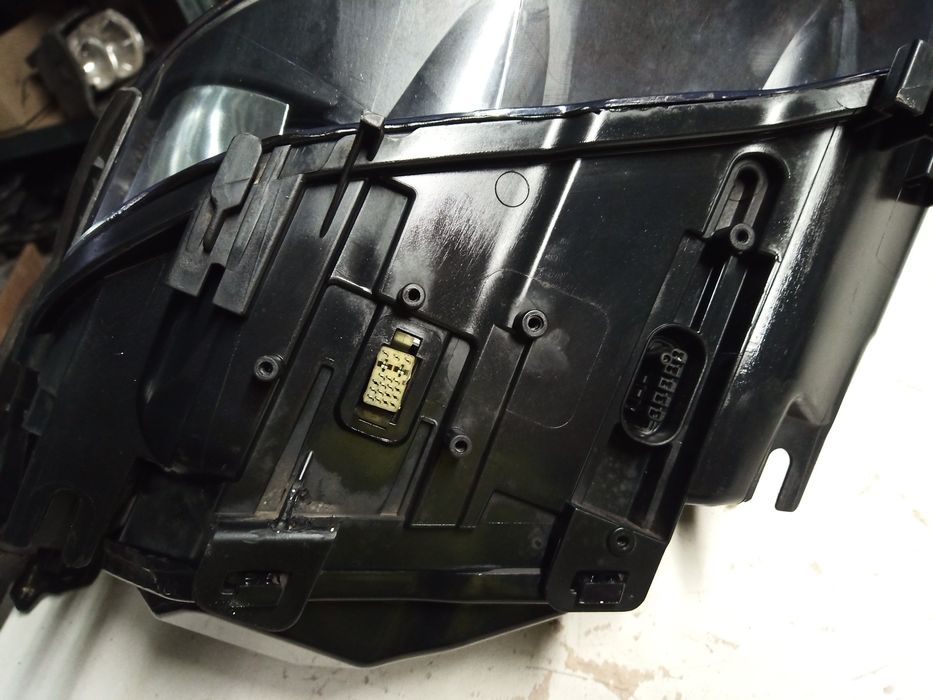 Komplet lamp BMW E60 bi-Xenon skrętny Europa