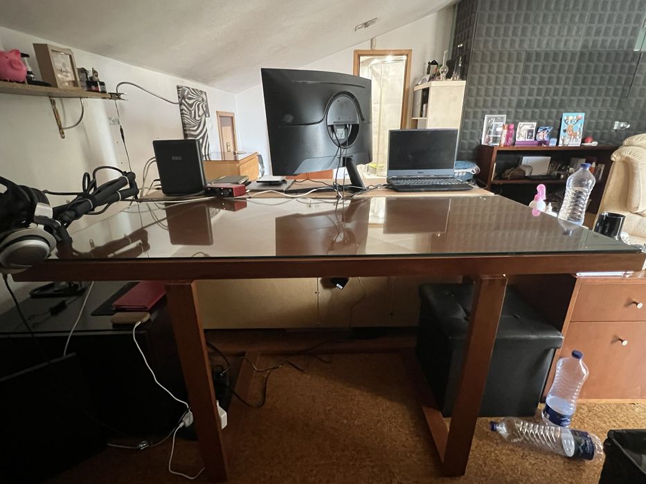 Cadeira e mesa de excritorio