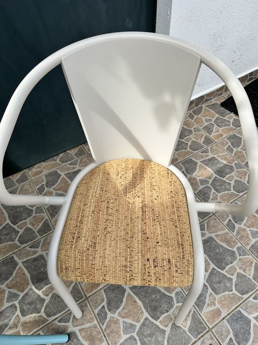 Conjunto mesa e cadeiras